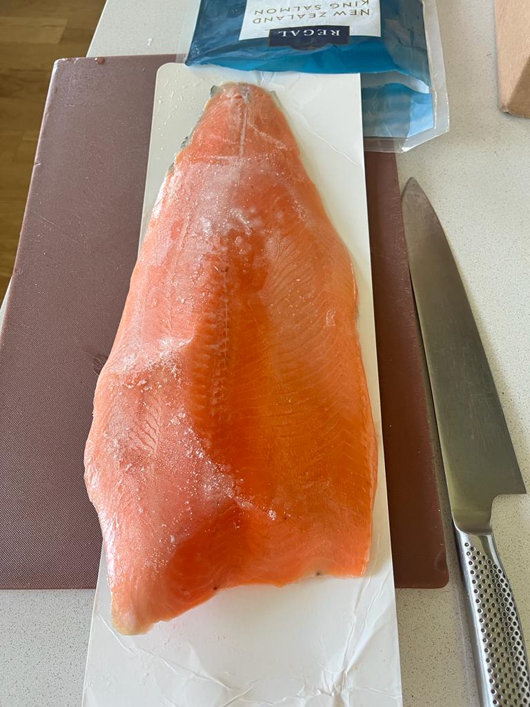 Filetto di salmone reale Regal King, taglio Trim B, congelato da 1,1-1,4kg