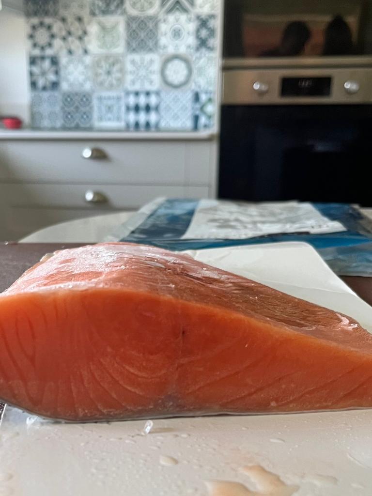 Filetto di salmone reale Regal King, taglio Trim B, congelato da 1,1-1,4kg